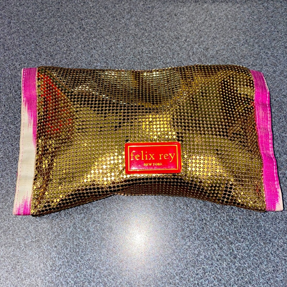 Félix Ray clutch